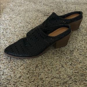 Size 8 women’s heeled mule shoe